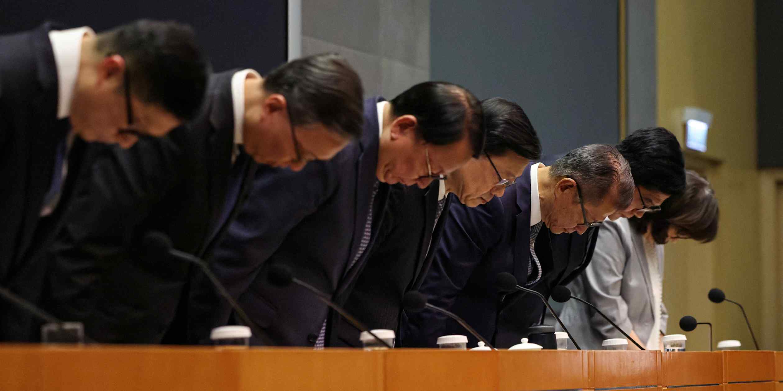 Hong Kong government apologizes for deadly fire; housing chief steps down