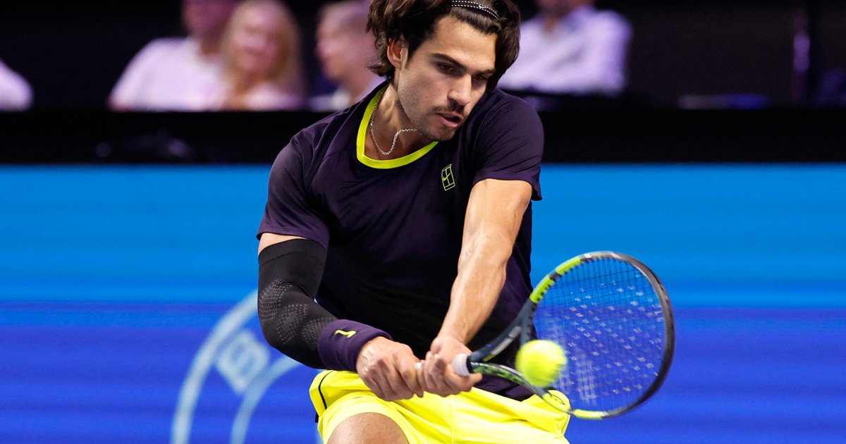 Alcaraz advances to Vienna Open final after stunning Medvedev upset