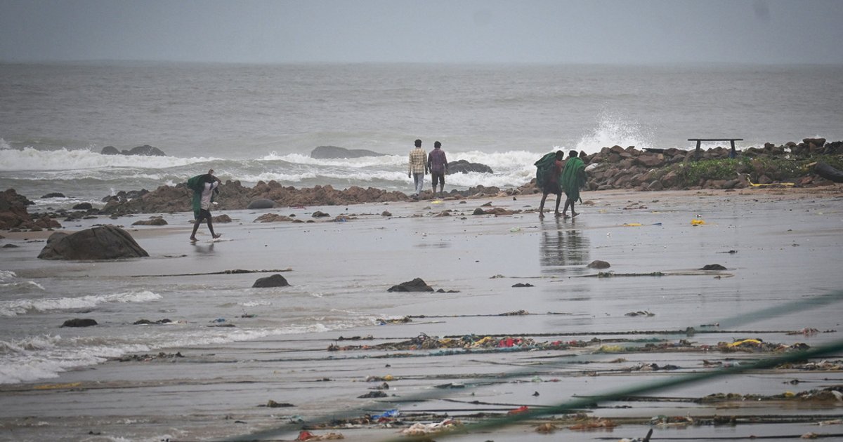 Cyclone Arnab kills six along India's eastern coast