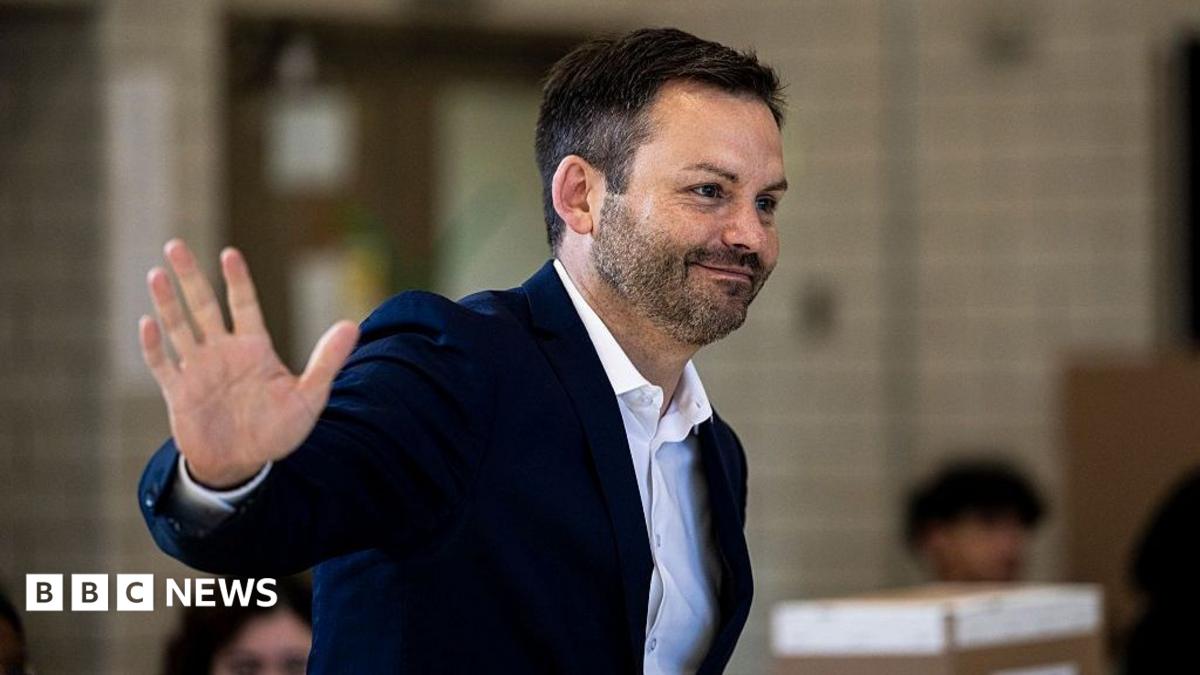 Quebec separatists win minority, renewing independence debate