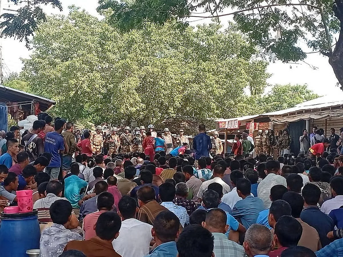 সাজেকে আইনশৃঙ্খলা রক্ষাকারী এবং সশস্ত্র গোষ্ঠীর মধ্যে গোলাগুলি