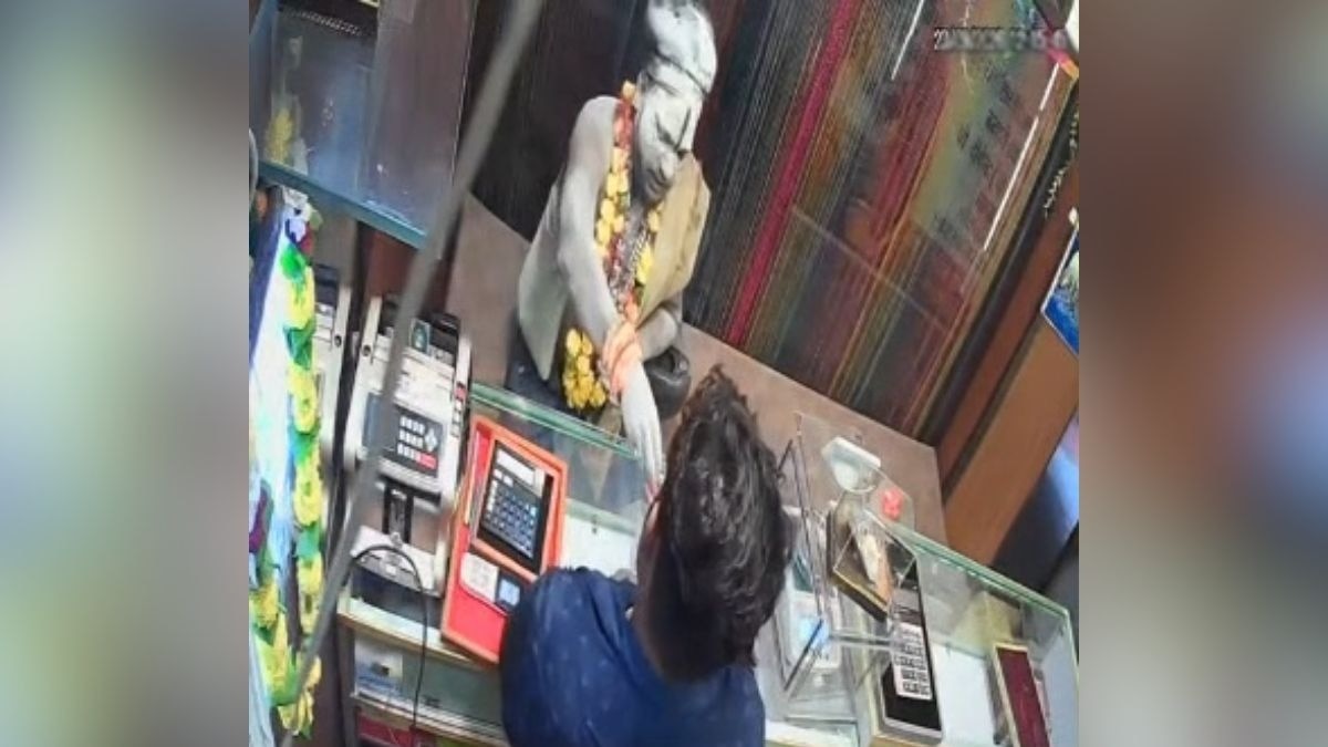 Man posing as holy man steals gold, cash from jeweller in Jhansi
