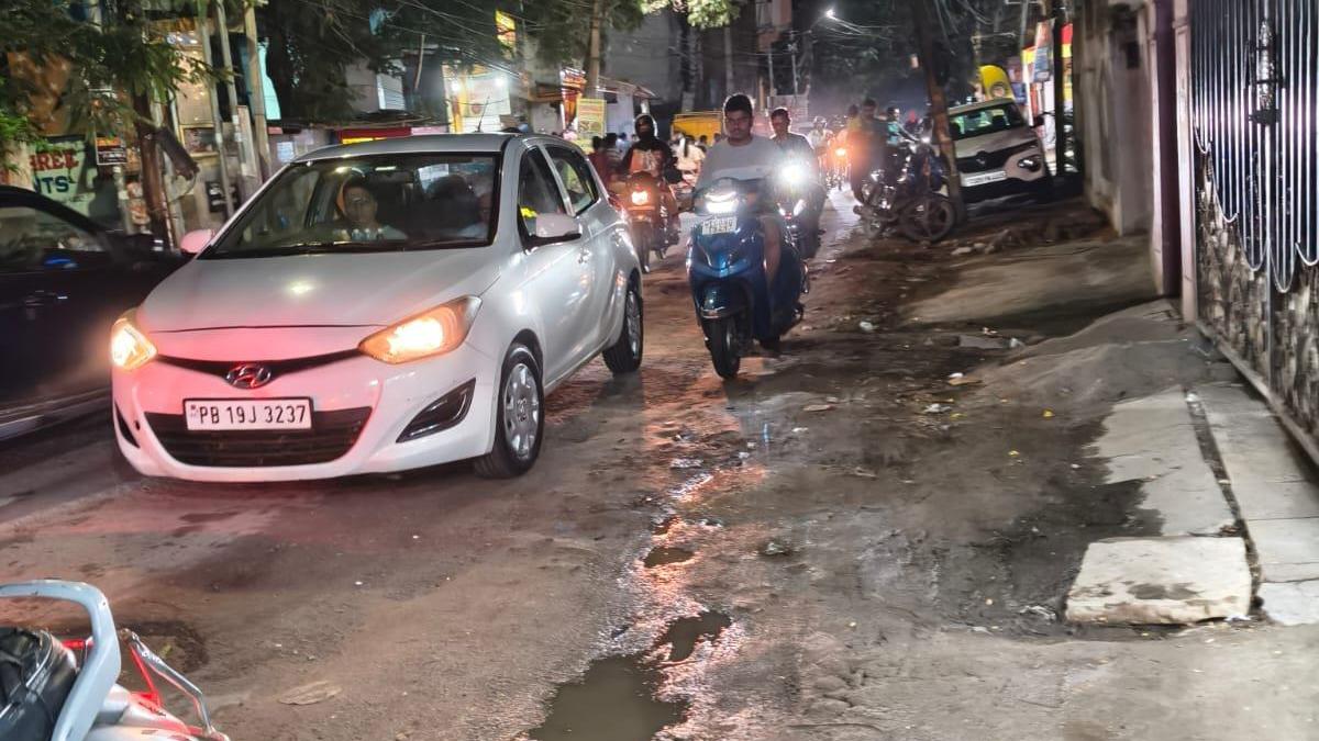 Hyderabad's internal roads deteriorate amid major infrastructure work