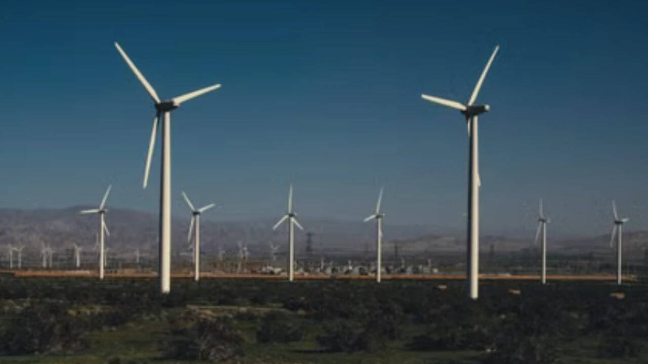 US Farmer Generates $30,000 Annual Income from Wind Turbines
