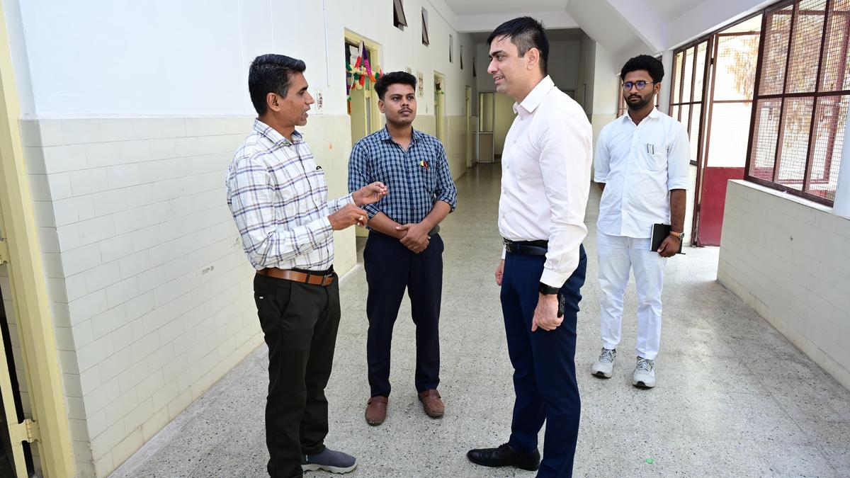 Andhra Pradesh collector inspects urban health centre in Chittoor