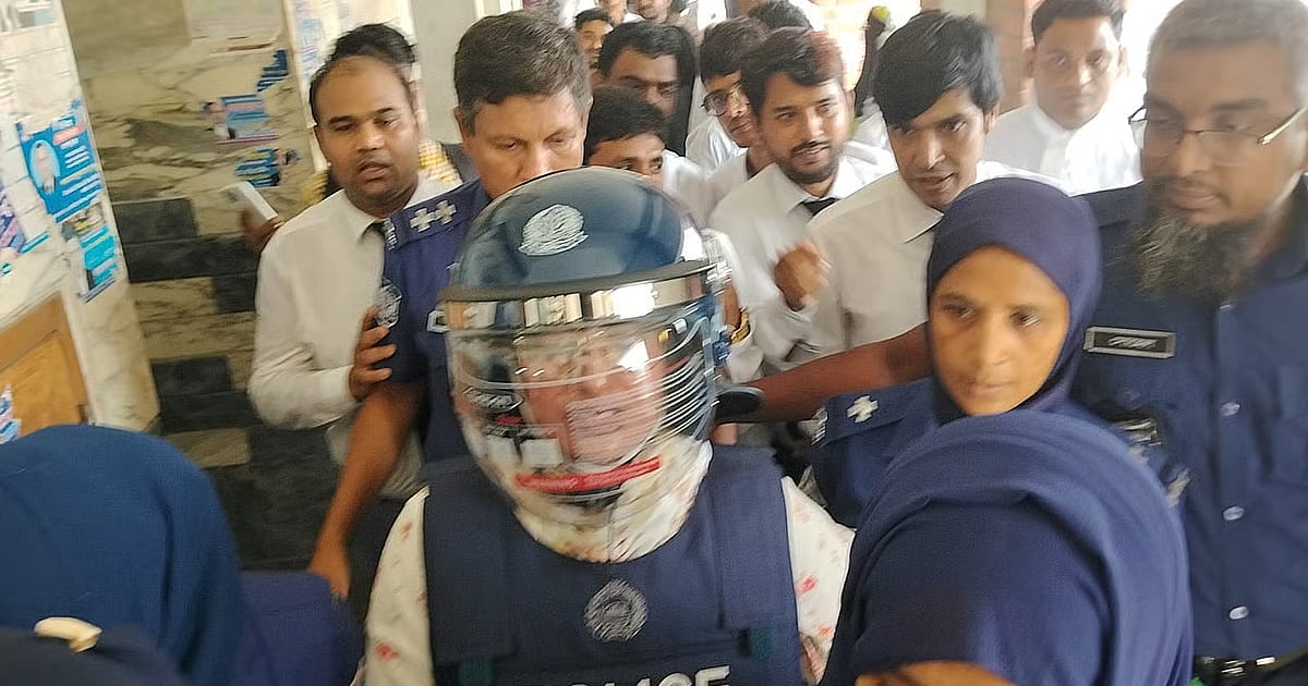 মিথ্যা মামলার বদলে গুলি করে মারুন: আসামির আবেদন