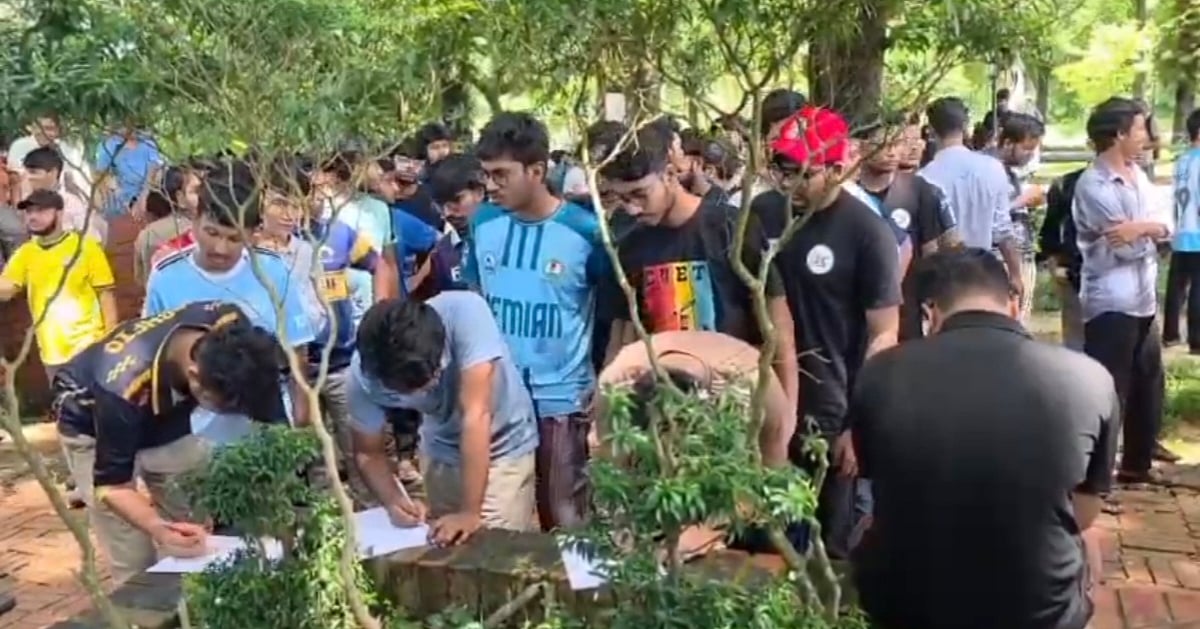 Students intensify CUET protest with signature drive on second day