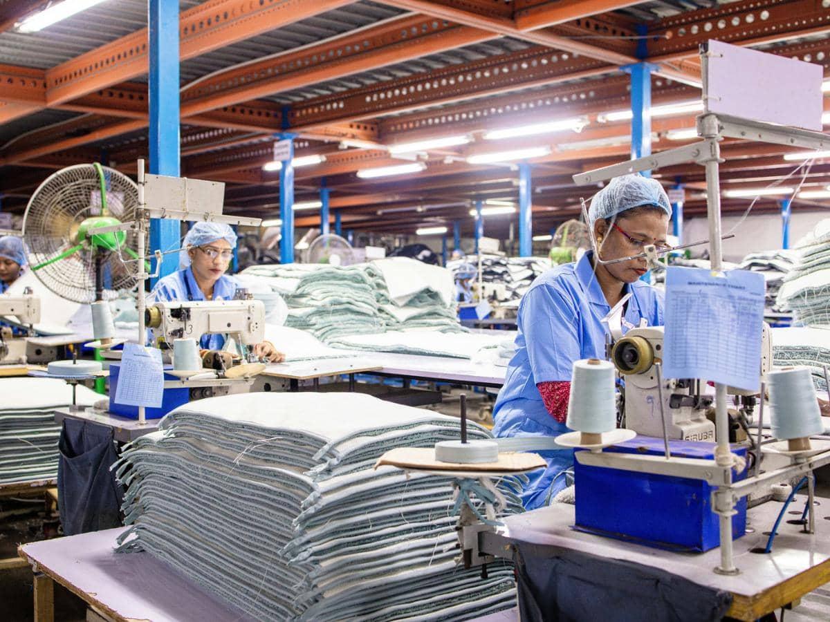Surat embroidery workers escalate three-month protest over wages and working hours