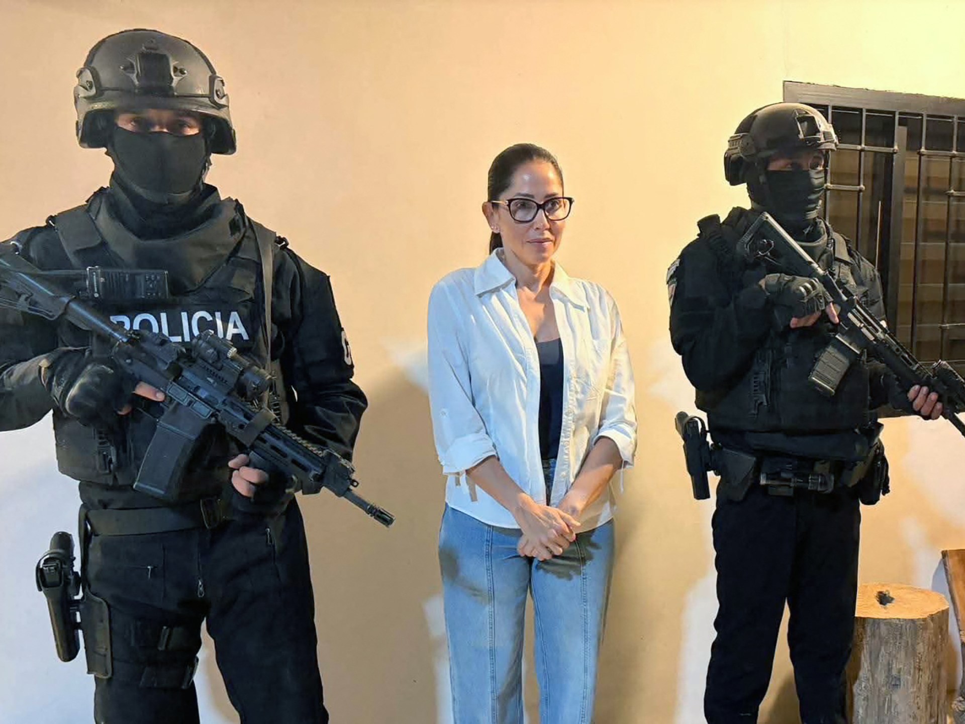 Ecuador court orders detention of leftist presidential candidate González