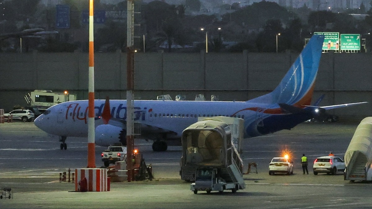 Passengers subdue knife-wielding man after pilot injured on flydubai flight