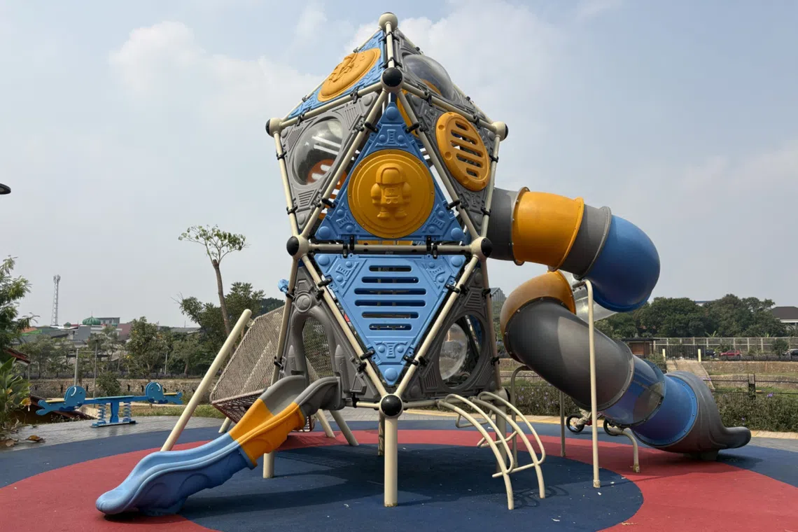 Jakarta's sun-baked playgrounds pose health risks to children, experts warn