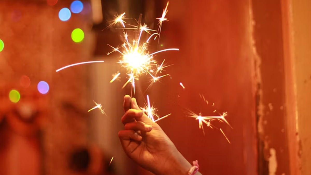 Diwali Revellers Warned: Firecrackers Can Destroy Smartphones