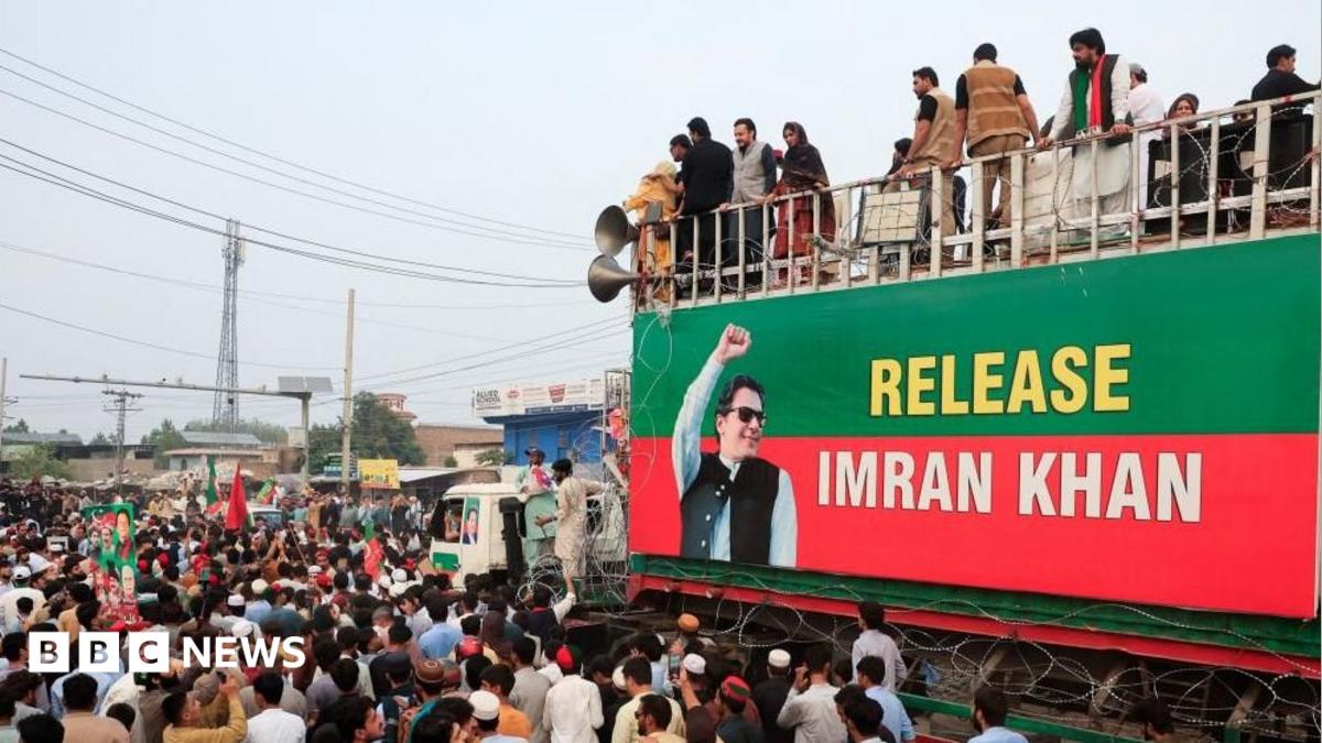 Pakistan's lockdown of Khan stronghold risks deepening political crisis