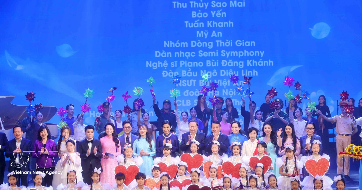 Vietnam's NA President backs fundraising concert for vulnerable women, children