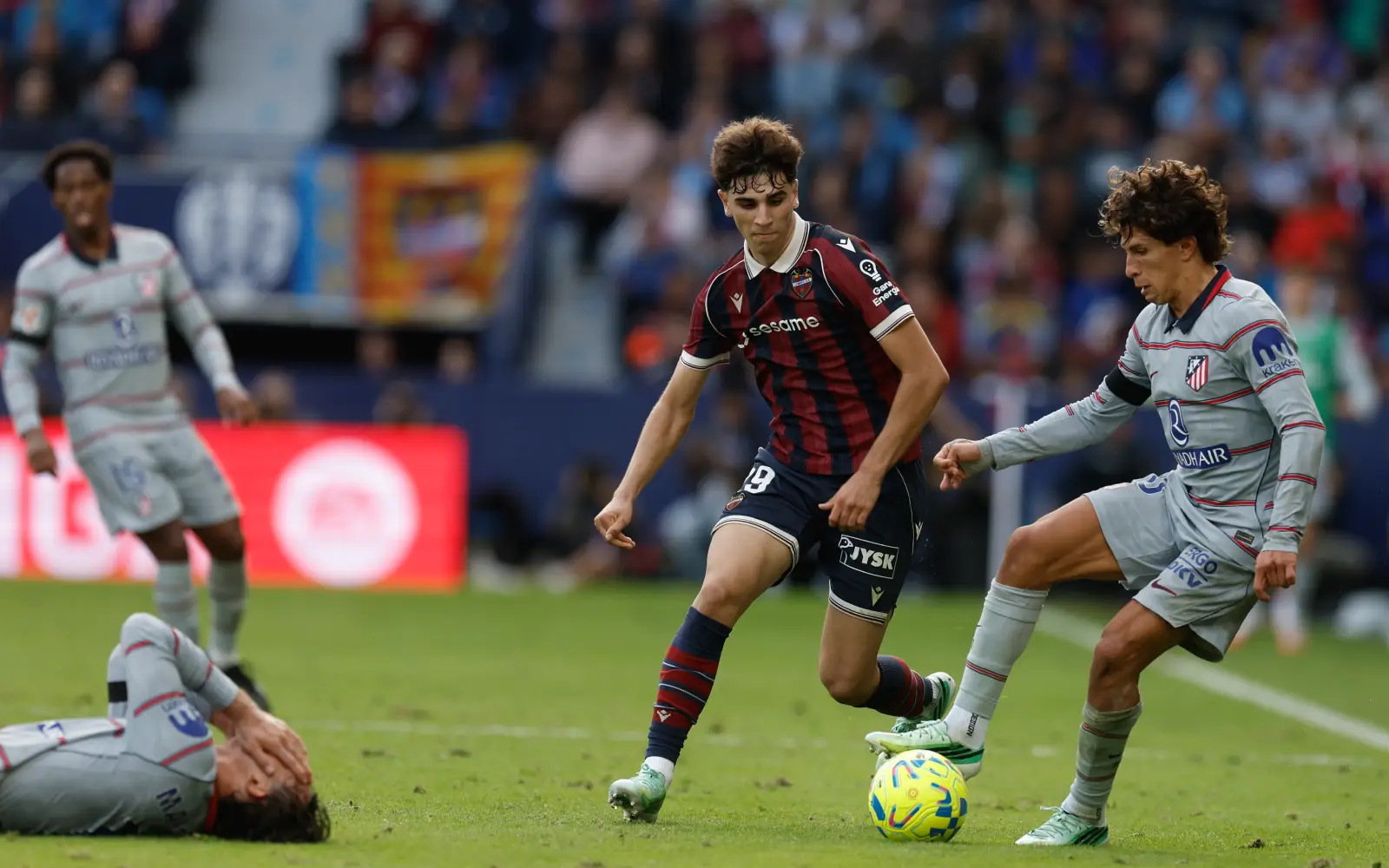 Atletico Topp Senarai La Liga Selepas Kalahkan Levante 2-0
