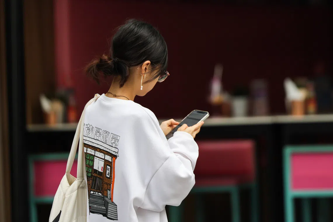 Experts push social media limits, 'minor mode' to shield teenagers