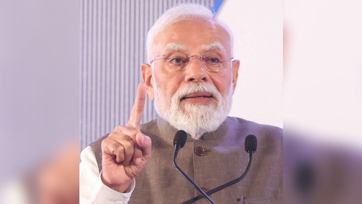 Modi reviews six major infrastructure projects worth 30,000 crore