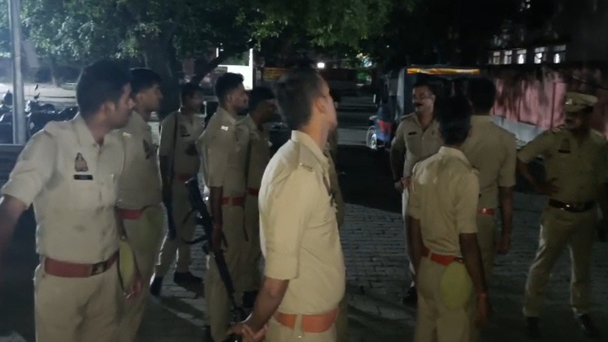 Man kills wife, two priests in UP; holds children hostage