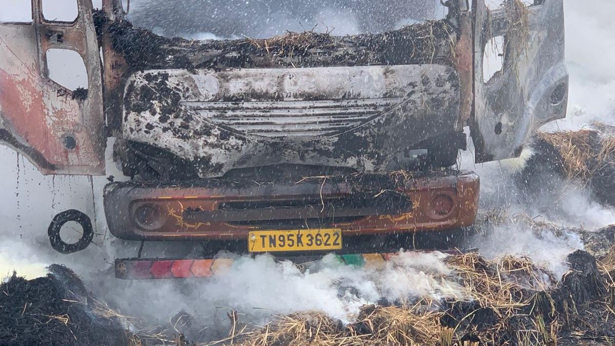 Straw-laden truck engulfed in flames in Tamil Nadu's Ranipet