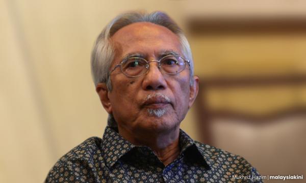 Journalists must maintain distance from government, Kadir warns