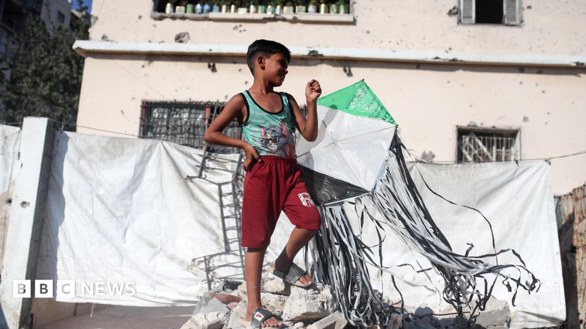 Israel threatens forceful action over incendiary kites from Gaza