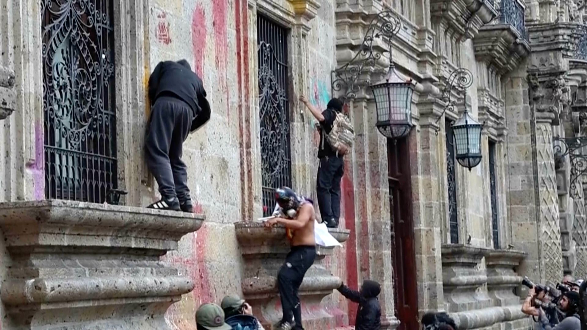 Mexican water crisis sparks mass protest at state legislature