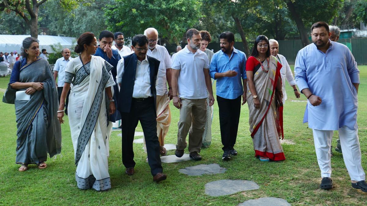 स्नातक एमएलसी चुनावों में निष्क्रियता पर रेवंत ने विधायकों को लगाई फटकार