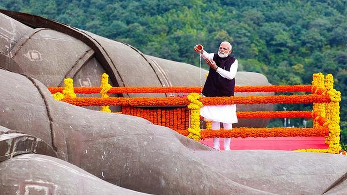 प्रधानमंत्री मोदी ने सरदार पटेल को दी श्रद्धांजलि, राष्ट्रीय एकता दिवस मनाया