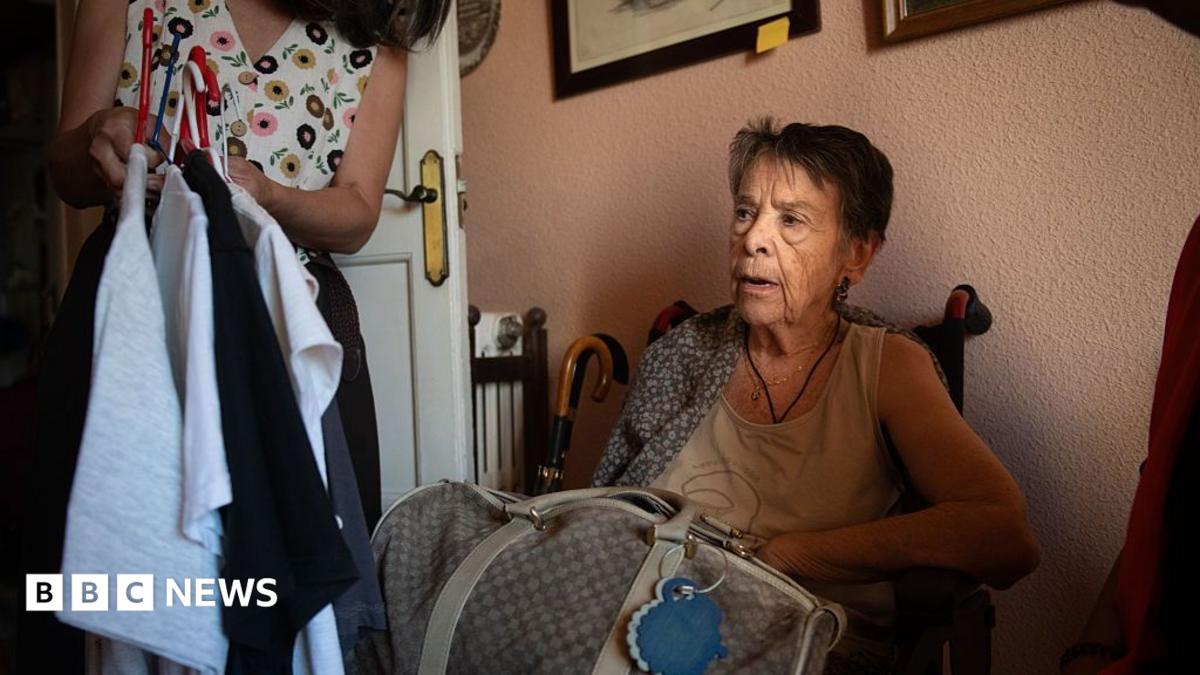 Spanish pensioner at centre of eviction outcry dies at 87