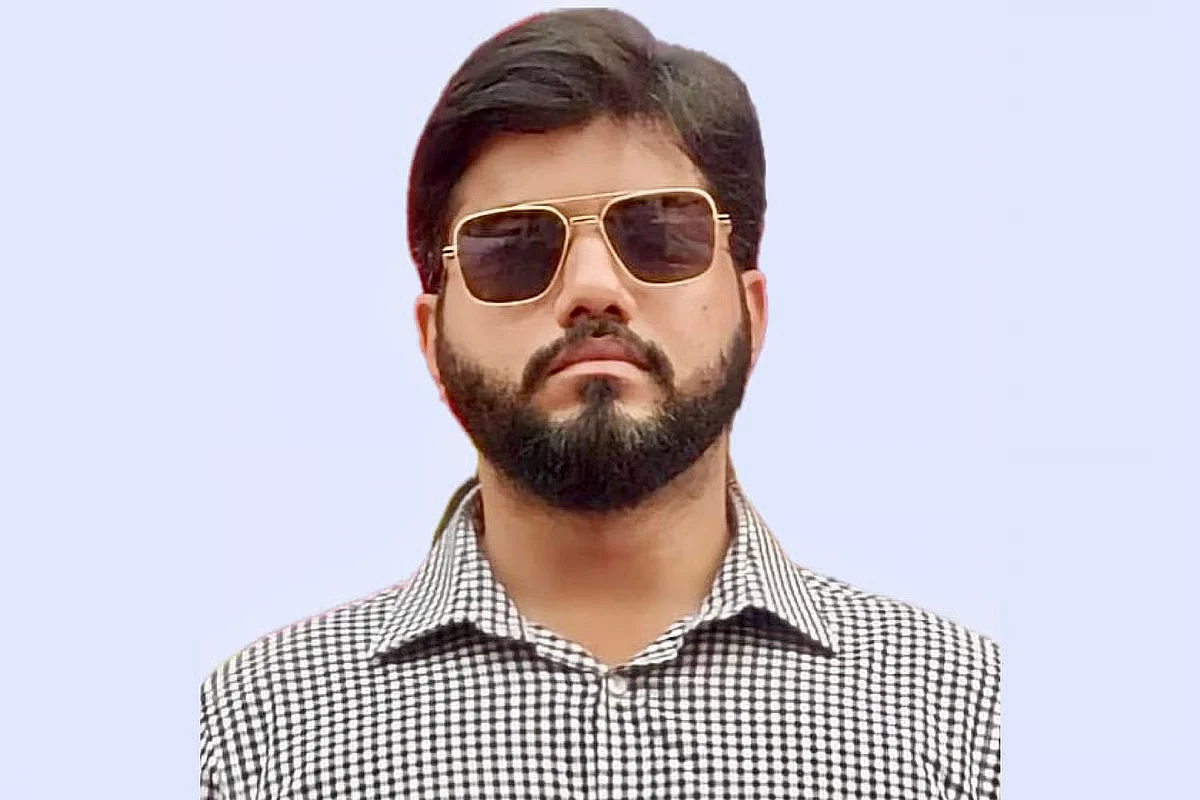 Ishraque Hossain arrives early at Press Club with backing