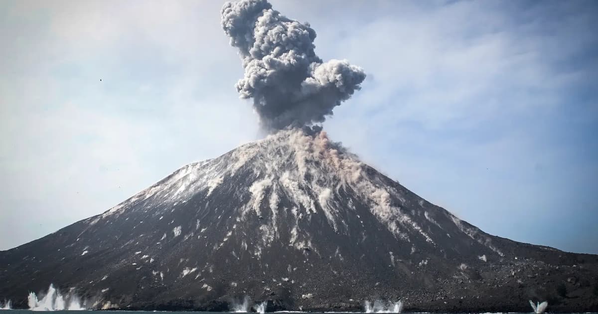 Bandara Jakarta Hentikan Operasi Penerbangan Akibat Abu Anak Krakatau