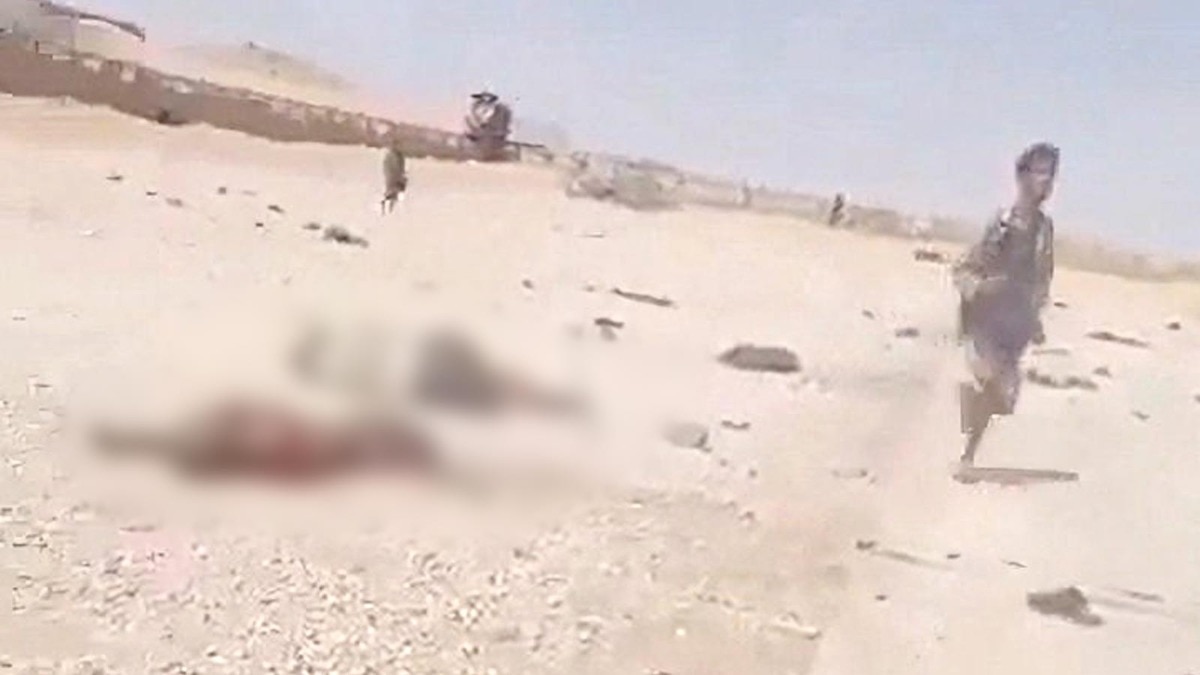 Missile strike on Yemen military camp kills 53 soldiers