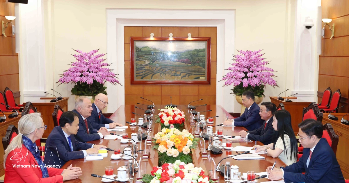 Vietnam Communist Party chief meets Hungarian Workers' Party leader
