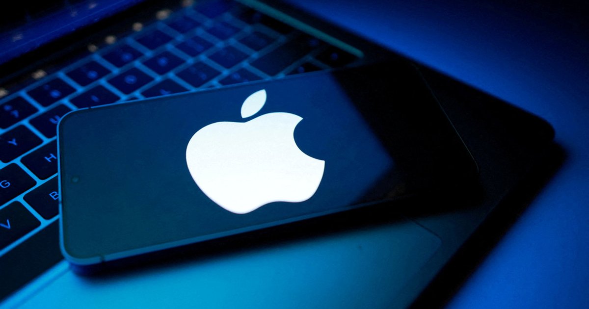 Smartphone shipments hit 14-year low as memory costs surge