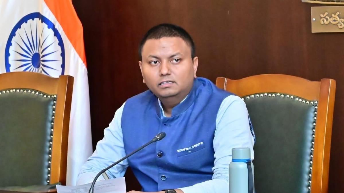 मदनपल्ले में एचएनएसएस जल आपूर्ति को लेकर अधिकारियों को तैयारी का निर्देश