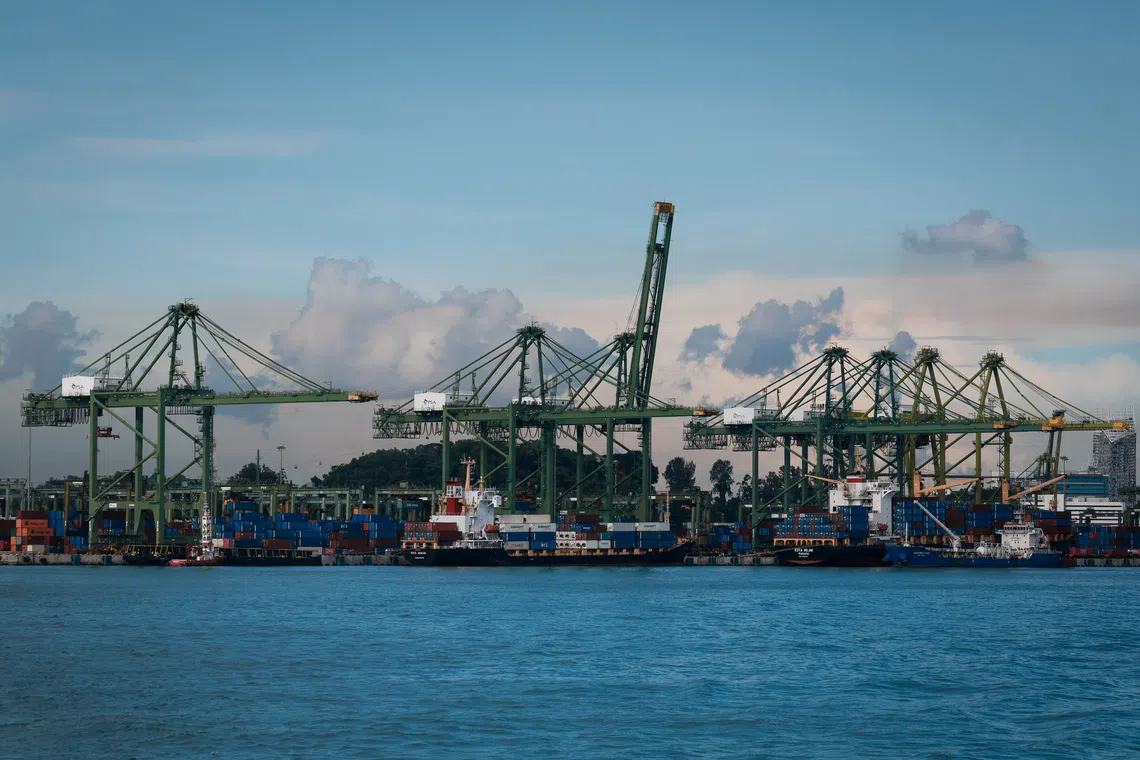 Singapore vessel arrivals rise despite bunker fuel sales decline