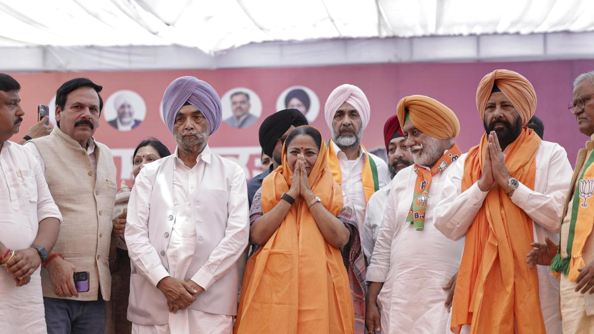 दिल्ली की मुख्यमंत्री ने पंजाब में नशीली दवाओं पर नियंत्रण न कर पाने के लिए आप सरकार की आलोचना की