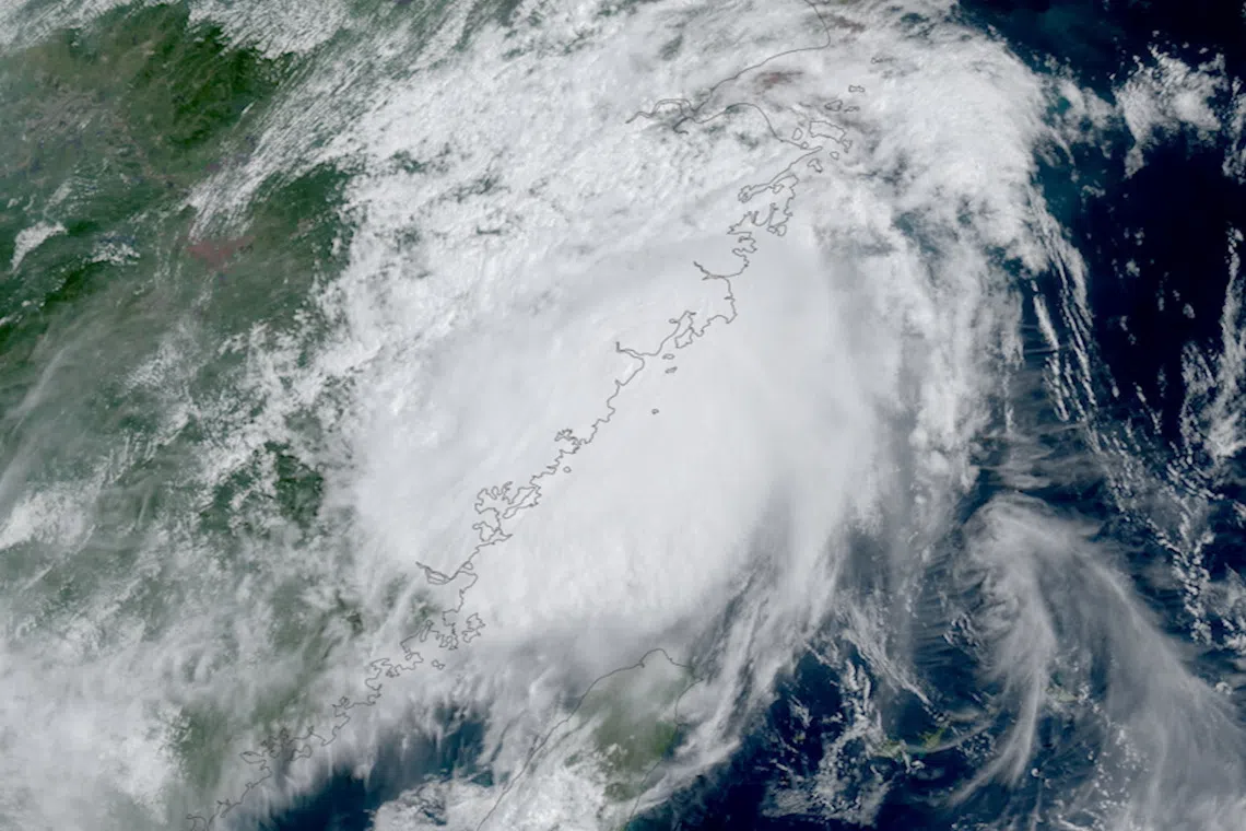 Typhoon Saudel traps Chinese students as floods sweep southeast