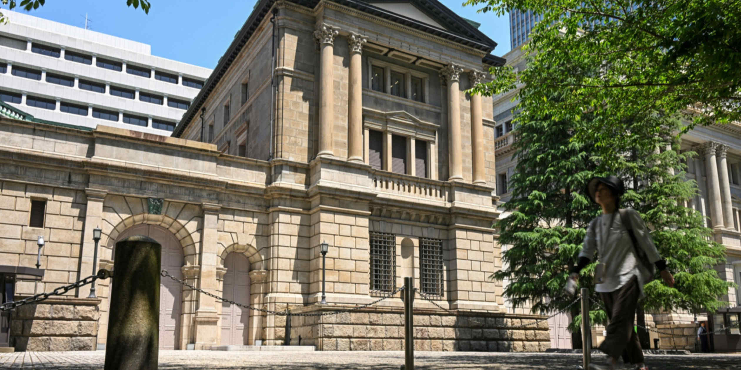 Japanese households shift portfolio focus to equities over insurance