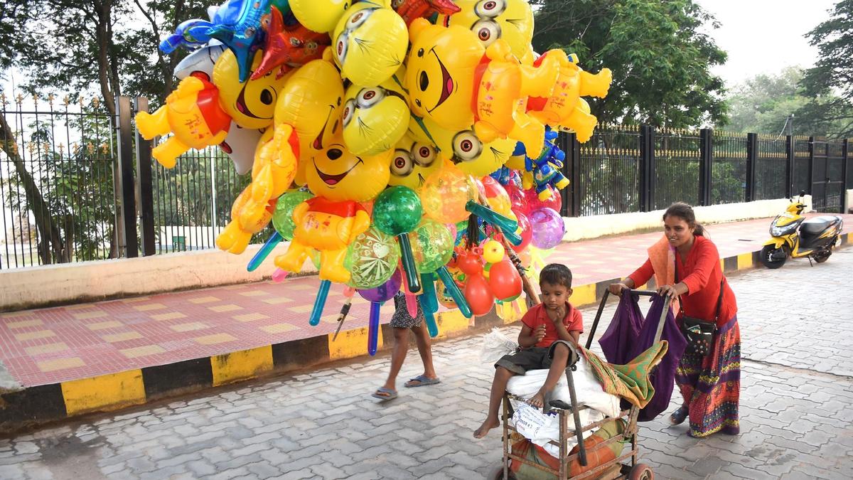 NGO urges Karnataka to strengthen safety measures for migrant vendors during Dasara
