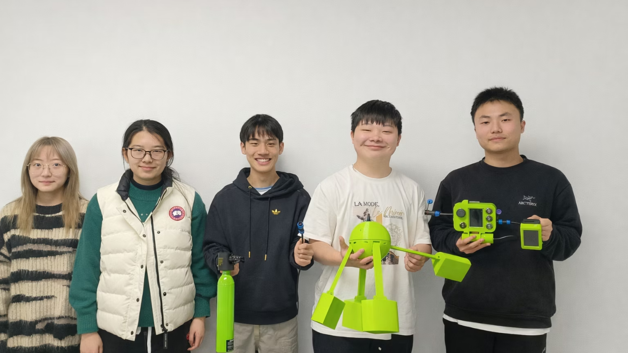 Chinese students develop affordable underwater messaging system for divers