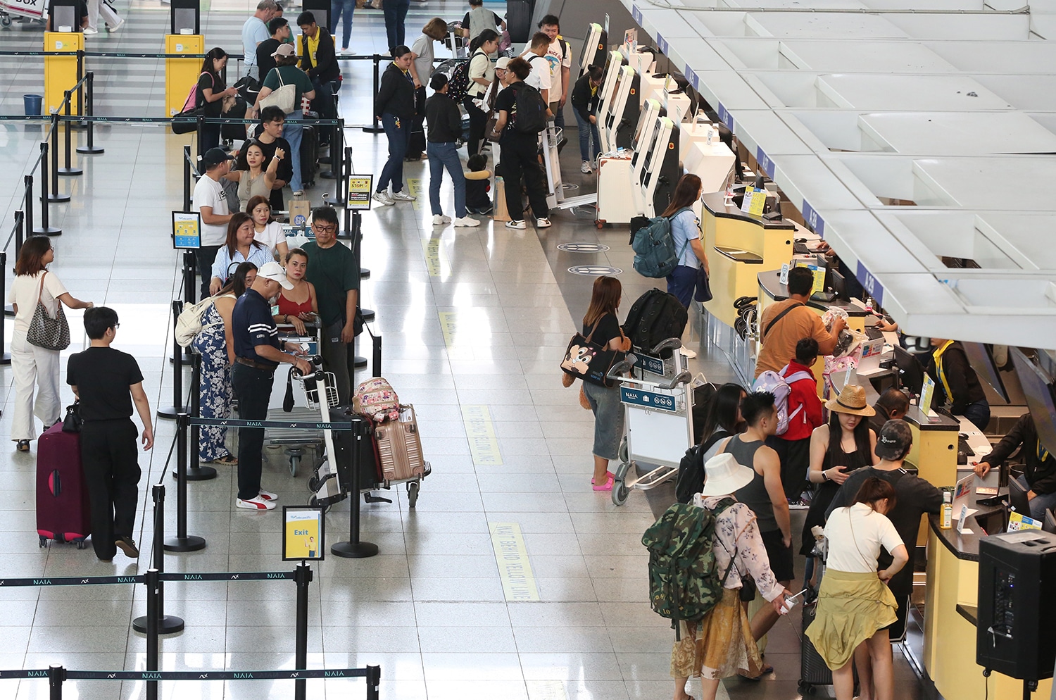 Nearly 300,000 travelers pass through Manila airport ahead of Undas