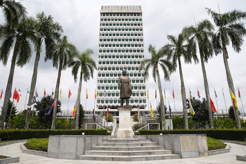 Malaysia Pulihkan Perkhidmatan Parlimen Selepas 34 Tahun dengan Undang-undang Baru