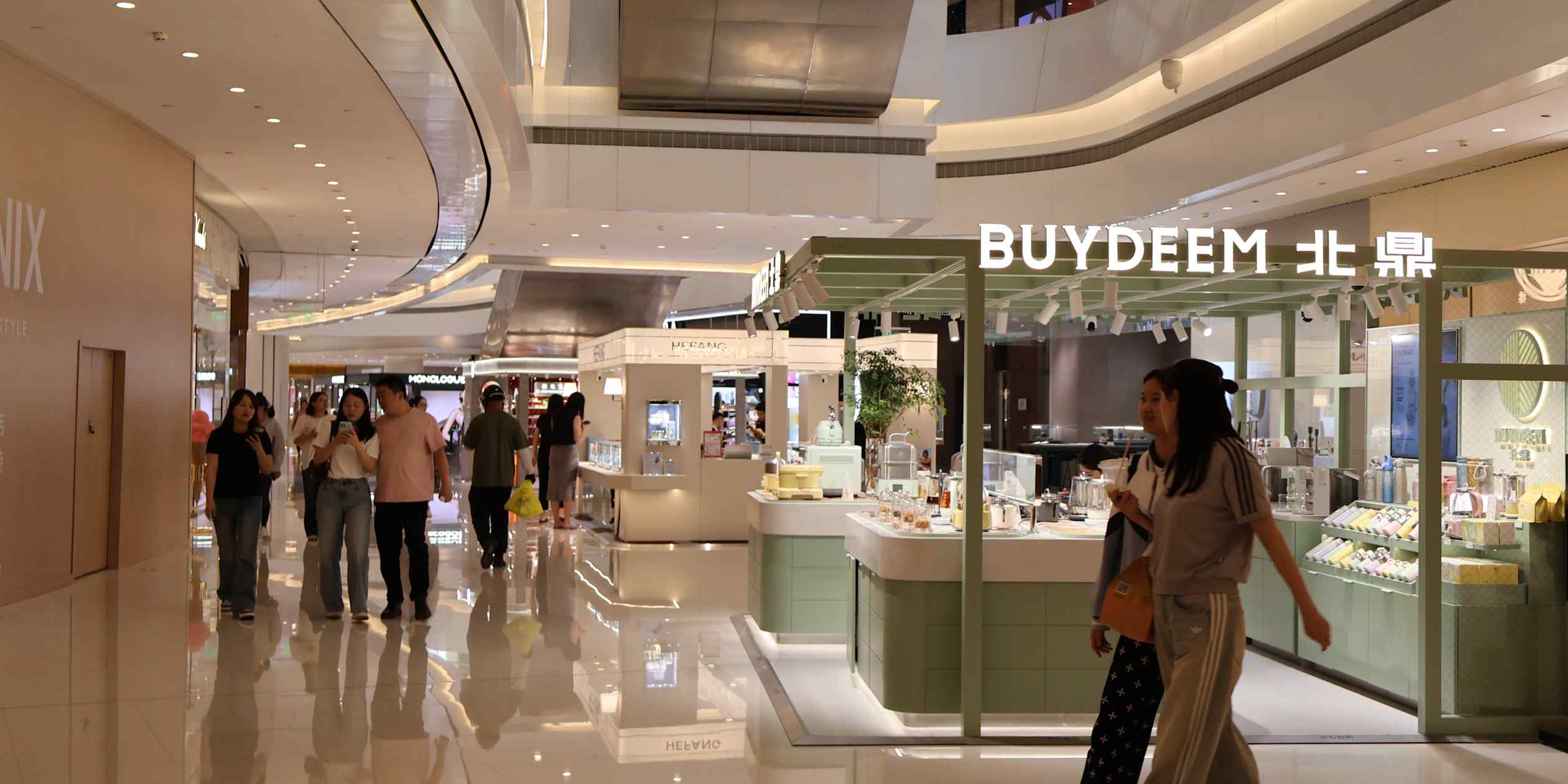 Chinese luxury retail sector defies broader slowdown with expansion