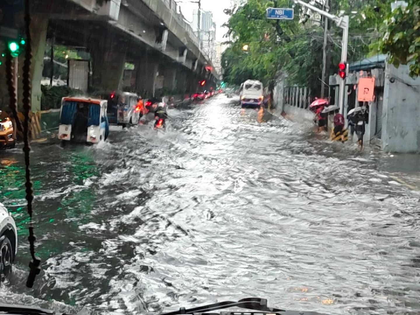 Maraming lugar sa Metro Manila nabagos ng baha dahil sa habagat