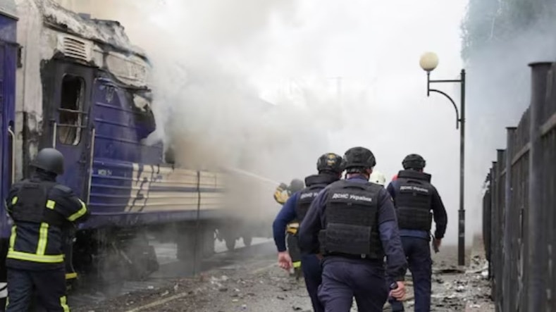 Russian drone strikes kill five in southern Ukraine transport attacks