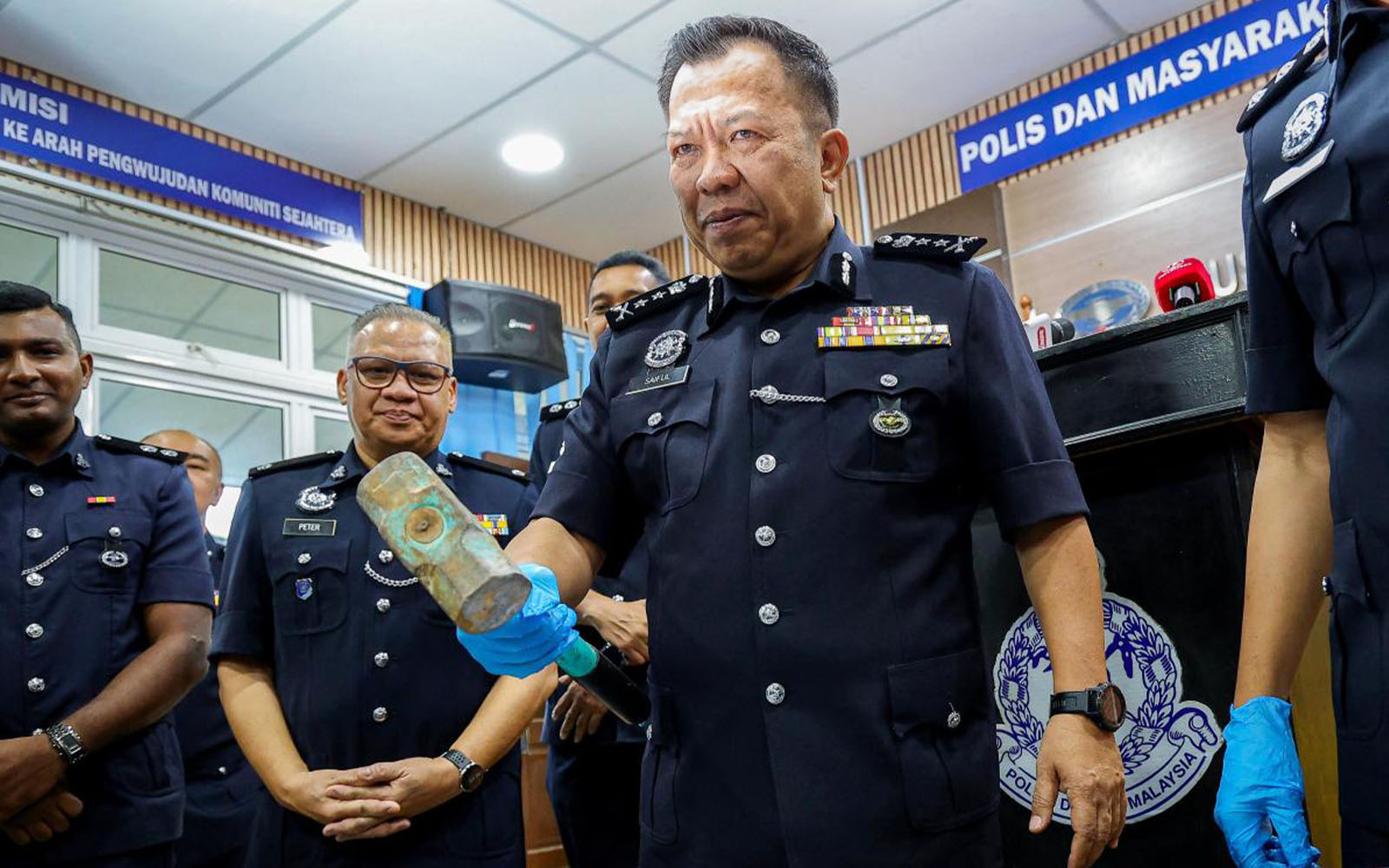 Sembilan Tertahan Atas Penodaan Kubur di Miri