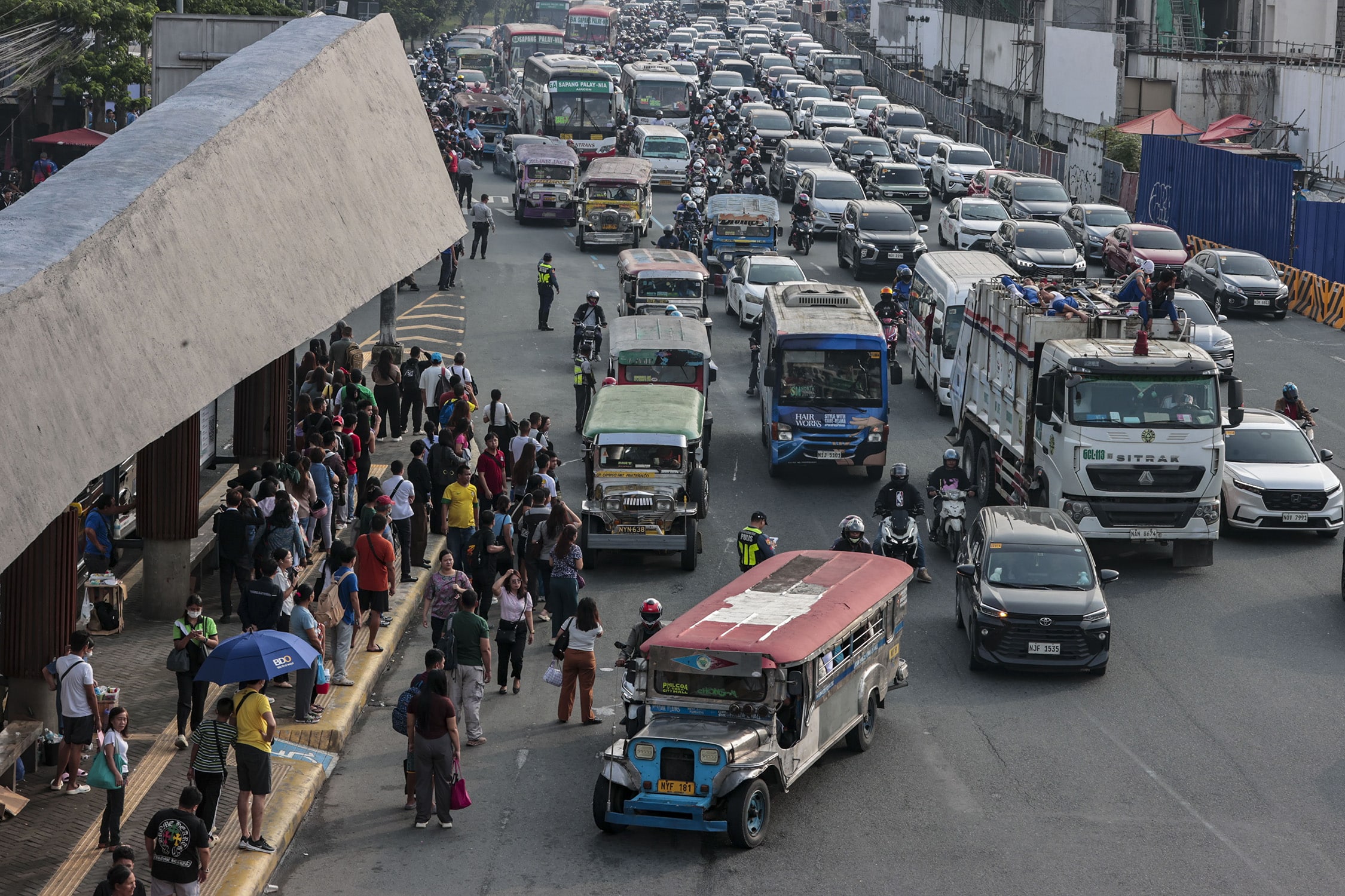 Quezon City to close Commonwealth Ave westbound lanes for MRT-7 work