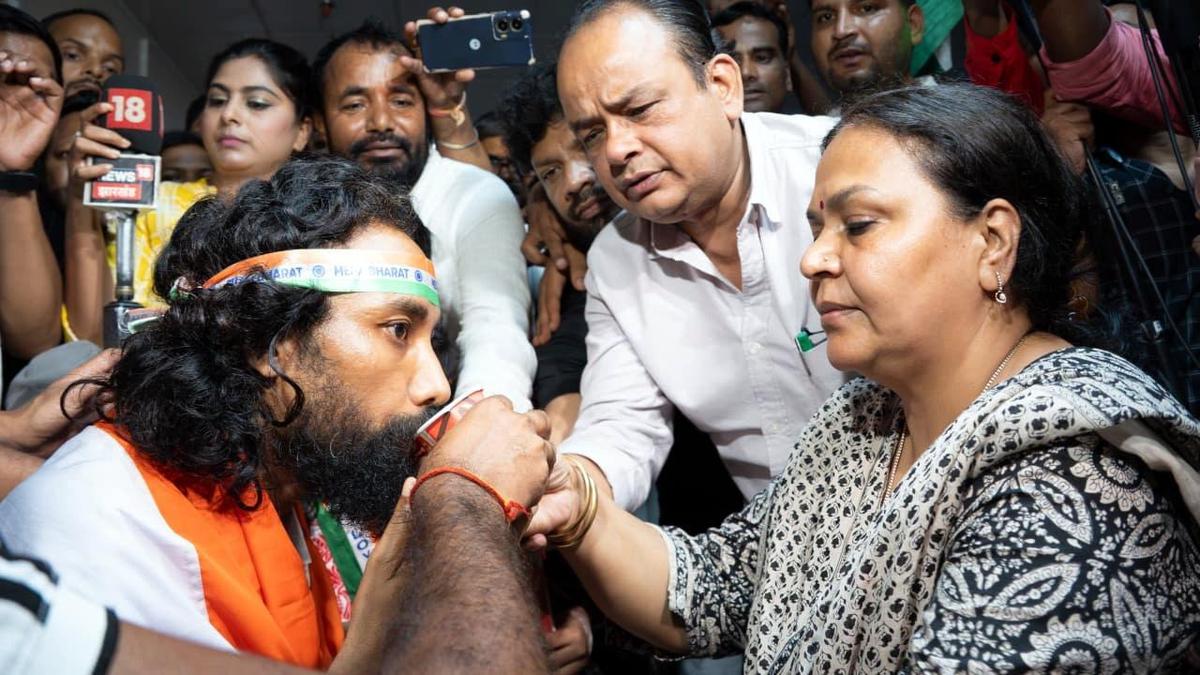 झारखंड: JSSC-CGL परीक्षा रद्द, देवेंद्र नाथ महतो ने तोड़ी भूख हड़ताल