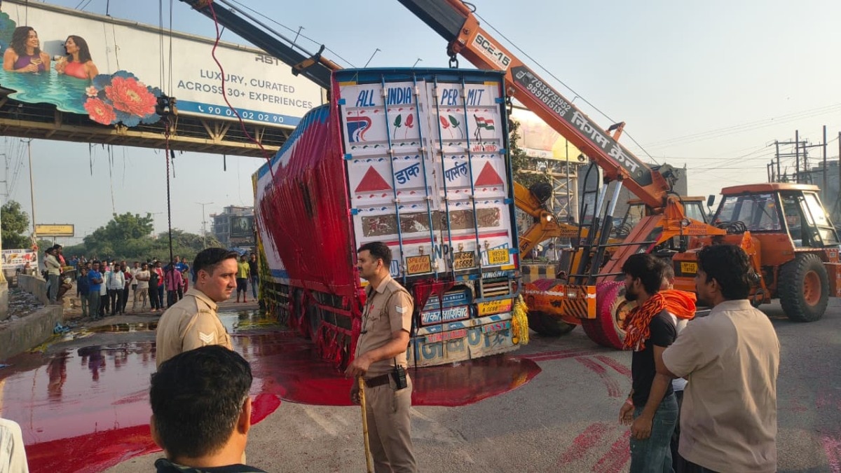 Paint-laden truck overturns in Ghaziabad, spills cargo across roadway
